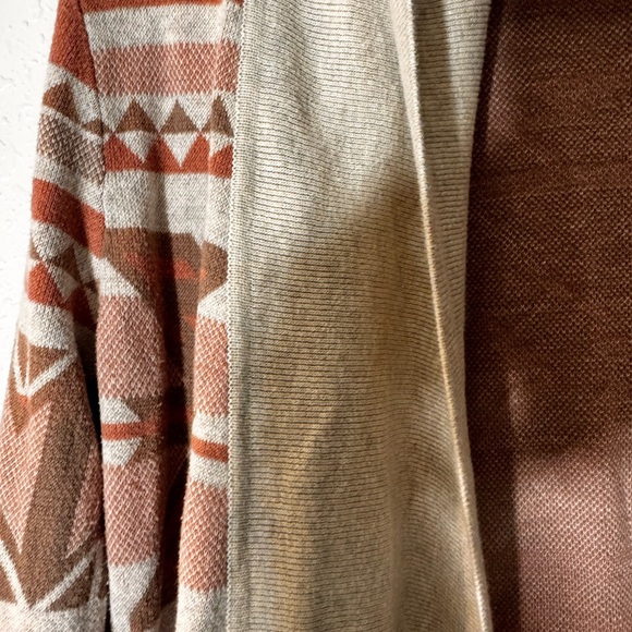 Women's Geometric Pattern Cardigan - Beige and Brown - Picture 4 of 7